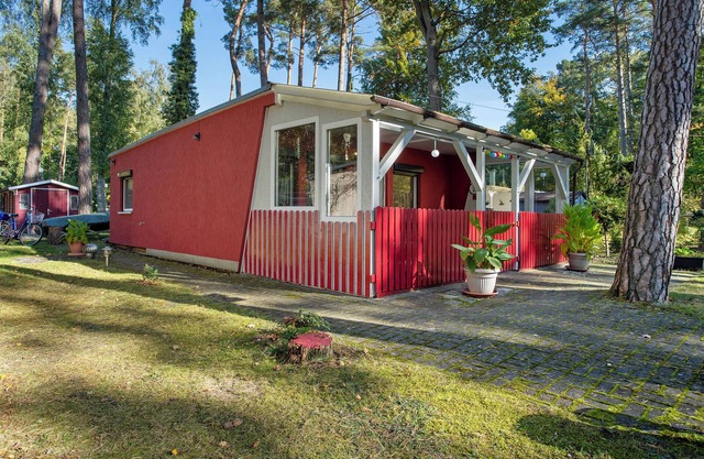 Bungalow 'Am Stettiner Haff' con terraza privada y Wi-Fi