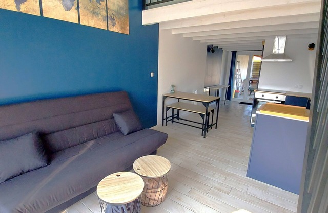 BUNGALOW with mezzanine and exterior, sleeps 2 to 4, 10km from Puy du Fou