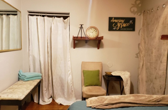 Bungalow Suite Priv 1 Double Bed /1 bath living room free park / Airport 10mins