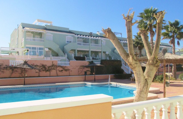 Bungalow vistas a la piscina , cerca de las mejores playas ,con terraza y bbq