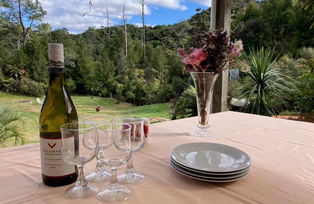 Bush setting, kayaking, Trout fishing. Central to Tauranga, Rotorua & Hobbiton