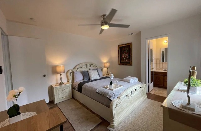 Business Class / Family Vacation / Large Backyard