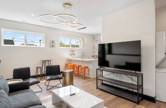 Butchertown! New Modern Long Term 2Br/1BA Apt 2 Fl