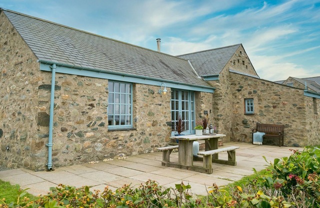 Bwthyn Angor - a coastal that sleeps 4 guests in 2 bedrooms