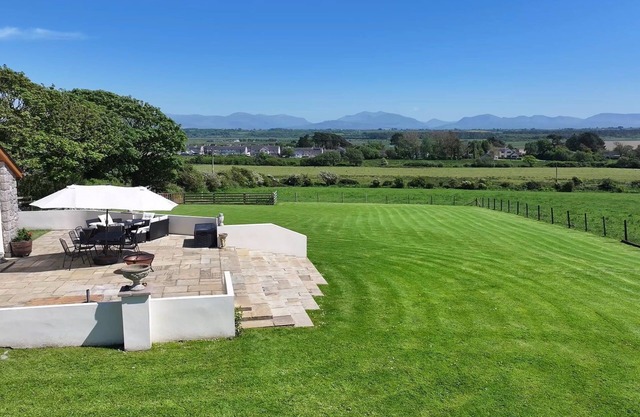 Bwthyn Gwenllyr - sleeps 6 guests in 3 bedrooms