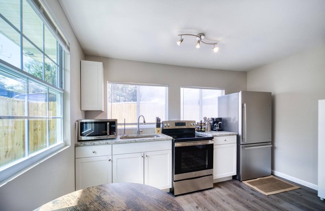 ~[C] Krispy Krashpad Sleeps 5 Krispy Kreme~