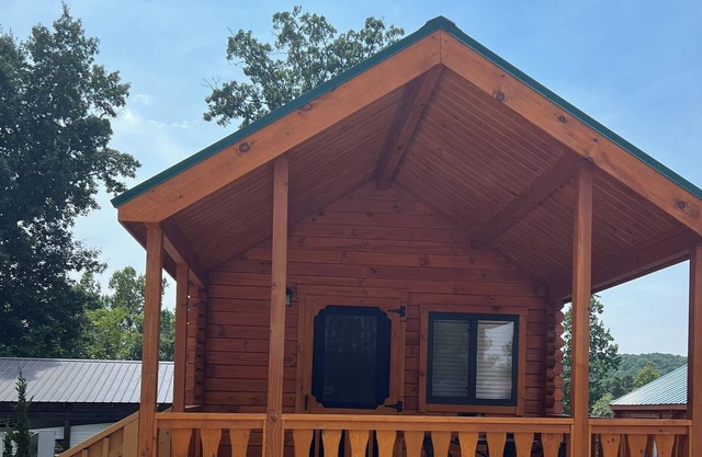 C21 cabin in private gated camping resort. Perfect for a family get away.