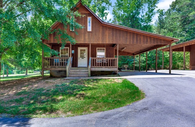 Cabin #1 Fisherman's Landing / Rustic Cabin w/ Covered Boat Shelter Sleeps 5