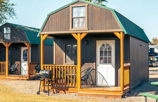 Cabin 11 · Deluxe Family Cabin