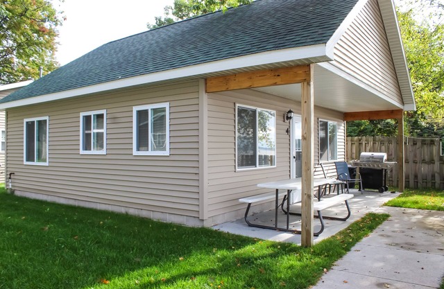 Cabin 4 - Cozy 3-bedroom lakefront