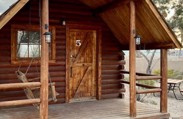 Cabin 5 · Cozy Studio Cabin!