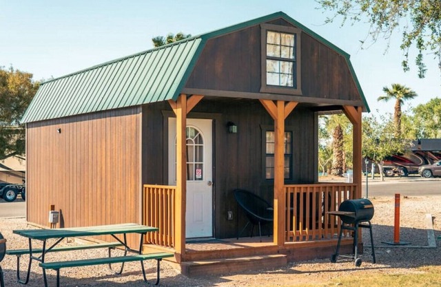 Cabin 9 - Deluxe Family Cabin