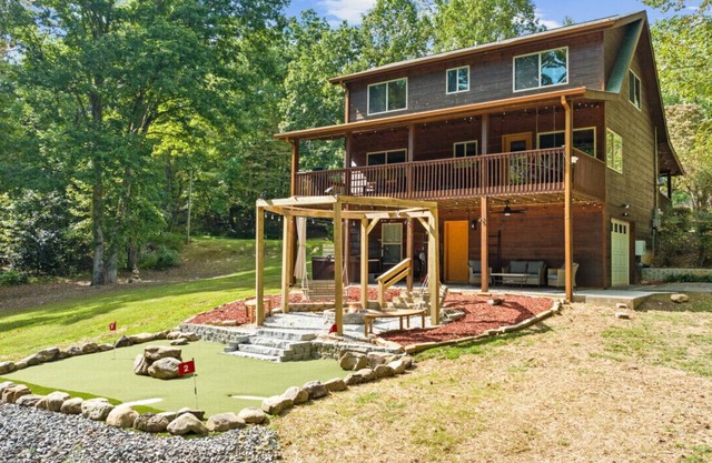 Cabin At The Lake-Morganton - Hot tub,Pet Friendly