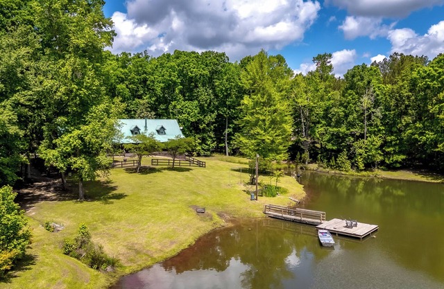 Cabin on 35 acres w/private lake for fishing, fenced yard, hot tub, pool table