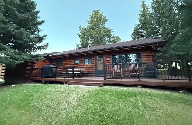 CABINA EN EL RÍO - 2 BR W / LOFT 20 millas de la entrada NE de Yellowstone