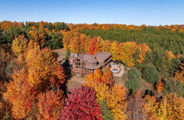 Cabin Slps 18 NEW Patio Hot Tub Arcade Ski Pets ok