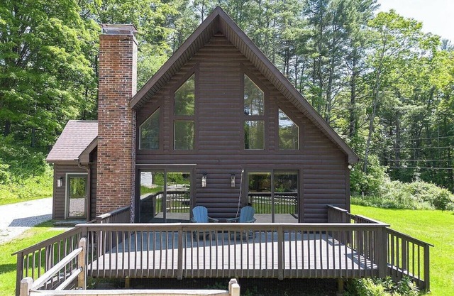 Cabin w/ fire pit, close to Ski Catamount, Butternut Ski, Great Barrington