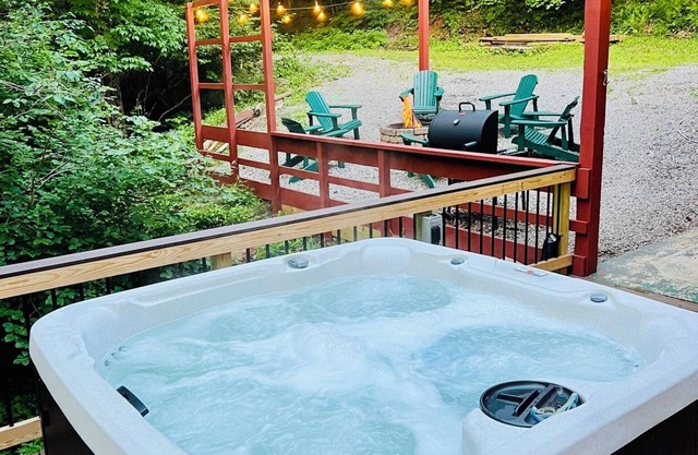 Soothing 4-bedroom cabin with Hot tub in Minehaha Springs