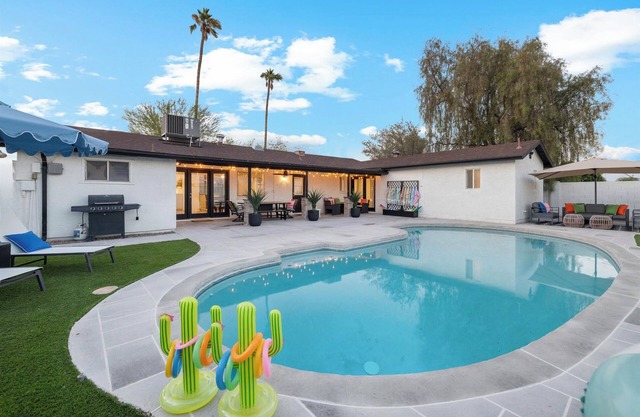 Cactus Bloom Villa - Spacious 5BR near Old Town Scottsdale with Private Pool