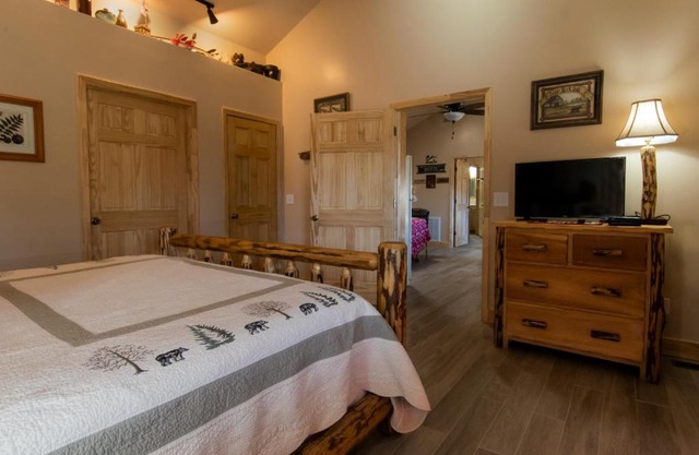 Calhoun House Inn & Suites