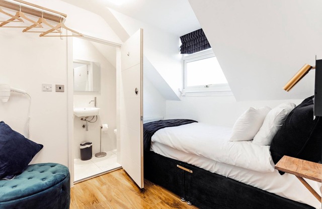 Cambridge House Hotel