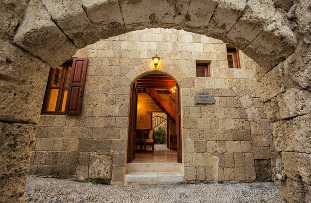 Camelot Traditional & Classic Hotel