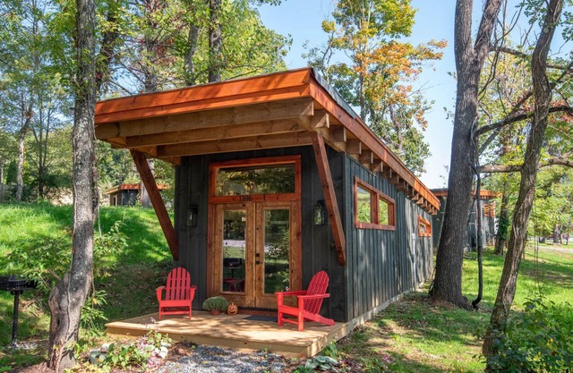 1 Mile to Downtown West Jefferson Camping Cabin #1