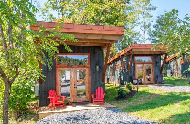 1 Mile to Downtown West Jefferson Camping Cabin #2