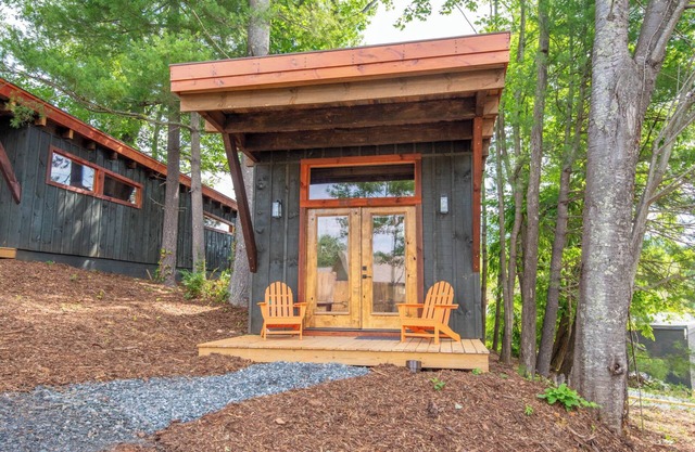 1 Mile to Downtown West Jefferson Camping Cabin #5