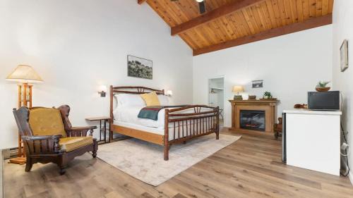 Camp Nelson Lodge Room 6