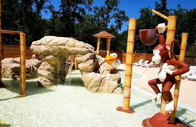 Camping Romanée Le Lou Castel**** - Comfort mobile home 3 rooms 4 people