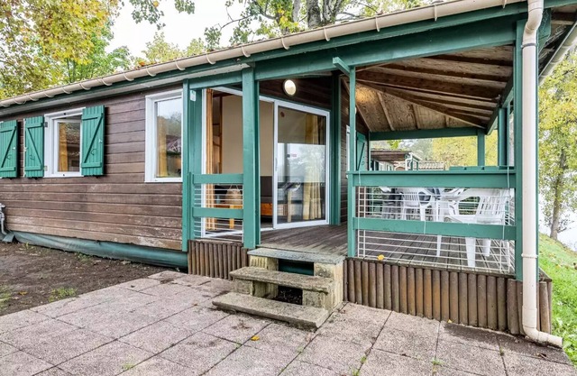 Camping Les Bö-Bains **** - Chalet STAR Sunday/Sunday 3 bedrooms (45 m²) - n°22 to 27 8 people