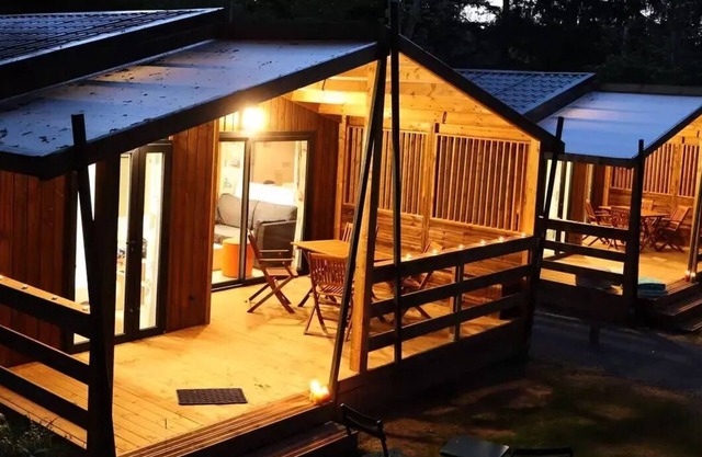 Camping Ushuaïa Villages les Pialades *** - Chalet Mimosa - 47 m² with covered terrace - 2 bedrooms for 4 people