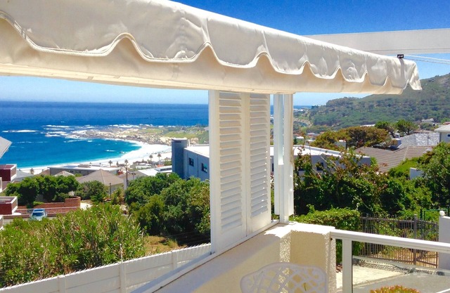 Camps Bay Cottage con vistas al mar y piscina y WI FI gratuito