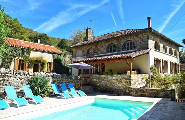 Campsite Les 3 Cantons**** - Private domain La Tannerie - swimming pool for 11 people