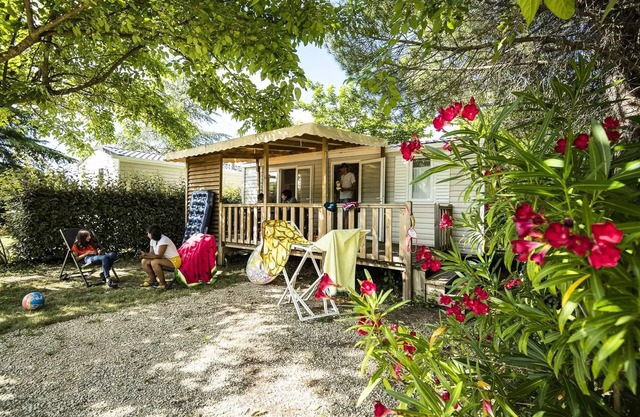 Campsite Flower le Saint Michelet**** - Mobile home Riviera Confort 3 rooms 4 people Air-conditioned