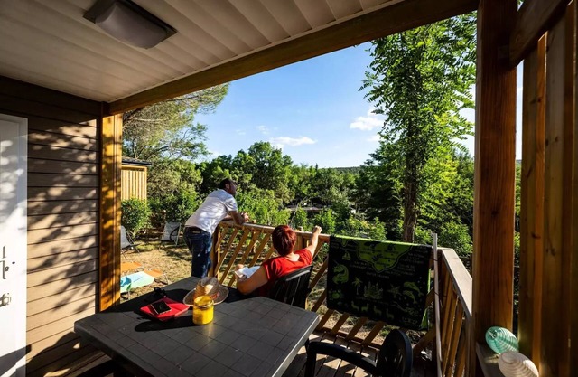 Campsite Flower le Saint Michelet**** - Mobile home Loggia Confort 3 rooms 4 people Air-conditioned