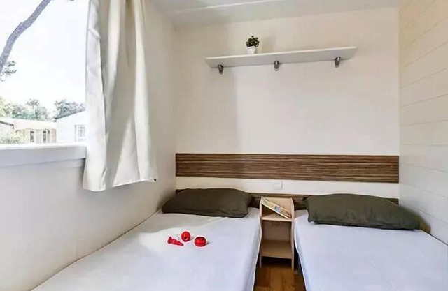 Campsite La Pinède***** - Comfort XL 3 Room Mobile Home 4 People