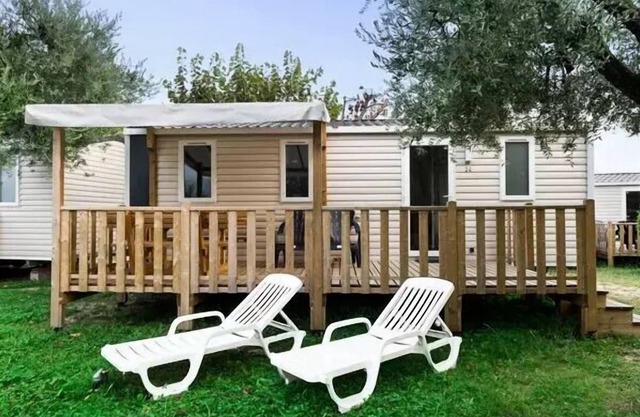 Campsite La Vallée***** - Mobile home Comfort XL 3 rooms 4 people - TV