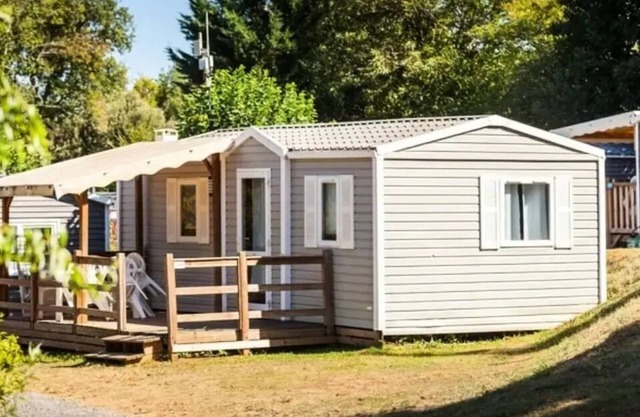 Campsite Le Val d'Ussel **** - Classic 3-room mobile home for 4 people