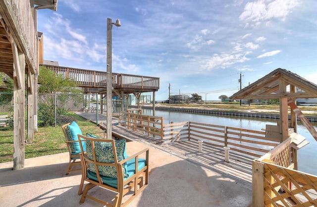 Canal Front Beach House with Laguna Madre Views. Flour Bluff, Corpus Christi.