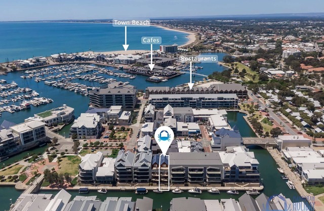 Canalside family-friendly 5BR bedroom villa in the heart of Mandurah