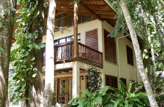 Cangrejal River Lodge en Pico Bonito, en el río Cangrejal, piscina
