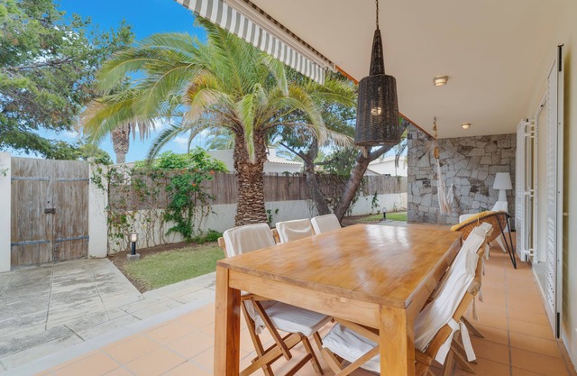 Canto de Ega. The perfect house for a family vacation, a 5-minute walk from the beach.