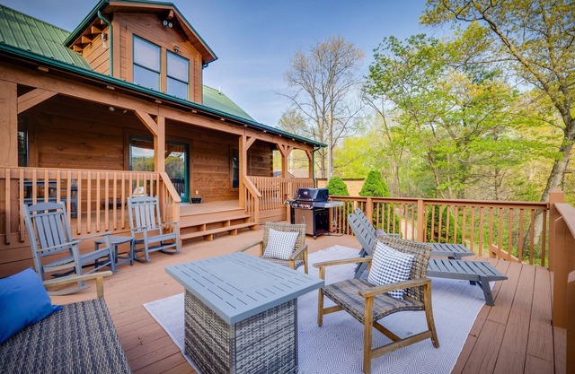 Canyon Dream - Private Dock, Firepit, & Fall Foliage at Watauga Lake