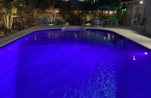 Cape Cabana & Villa/Heated Pool 80 degrees/ Putt Putt Golf/ 5 min walk to Beach!