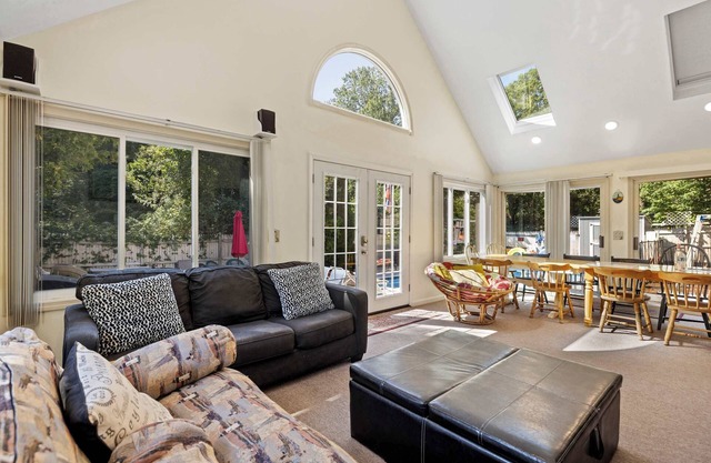 Cape Cod Escape w/ Heated Pool & Firepit