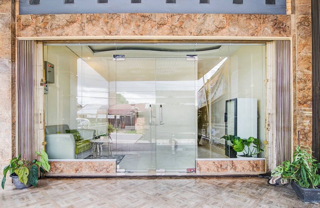 Capital O Pusat Kota Pekanbaru Near Mall Living World Formerly Radja Homestay