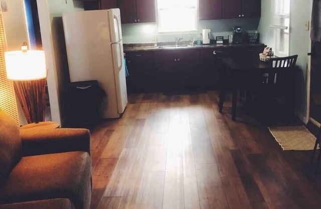 Captain’s Cove Dog friendly - Fenced in yard! Single family home