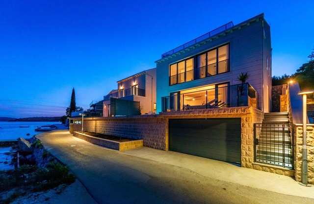 Captivating Dubrovnik Villa | Villa Belle Riviere | Private Infinity Pool & Next to the Sea | Slano